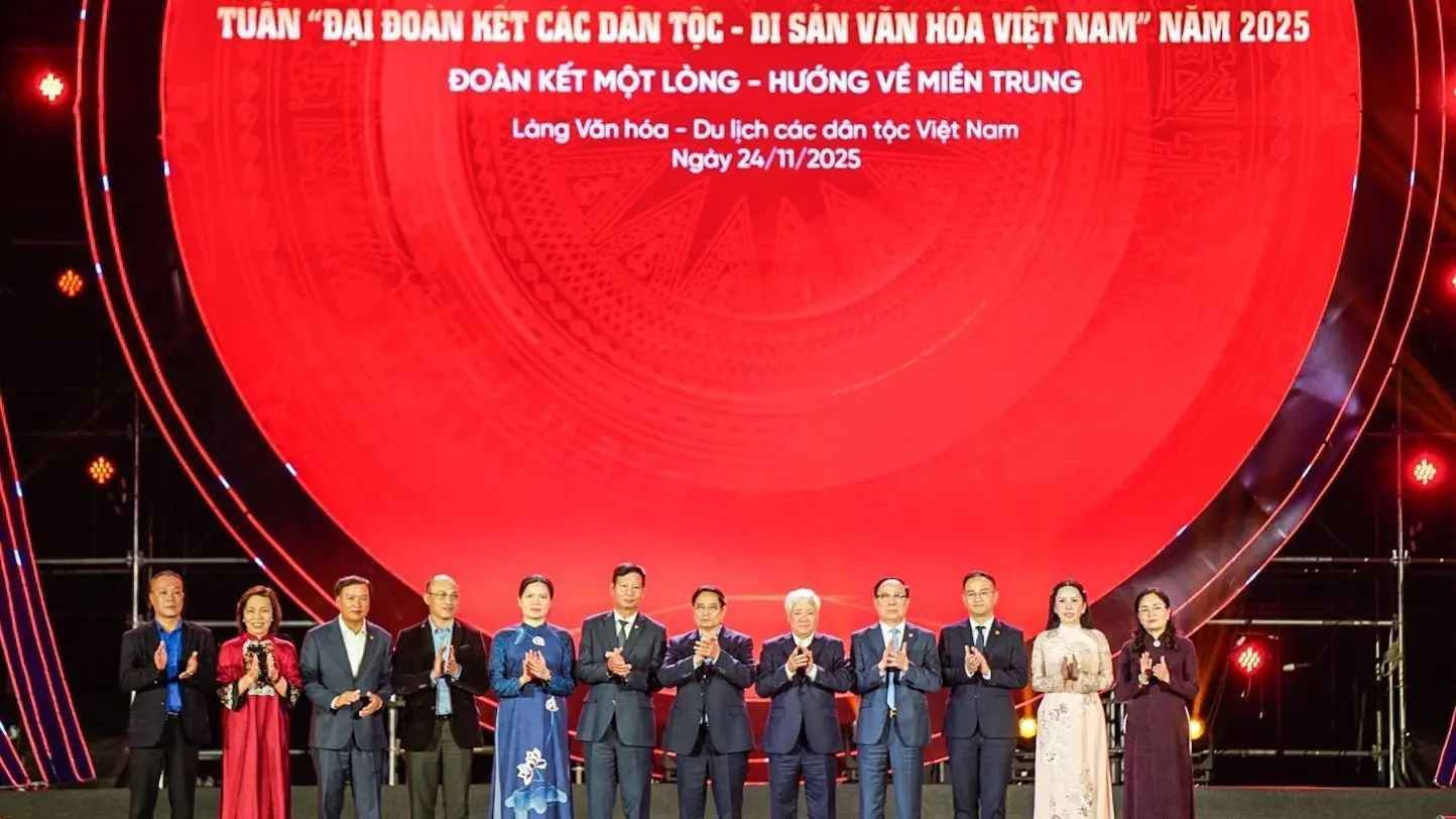 Đêm nghệ thuật “Đoàn kết một lòng – Hướng về miền Trung”